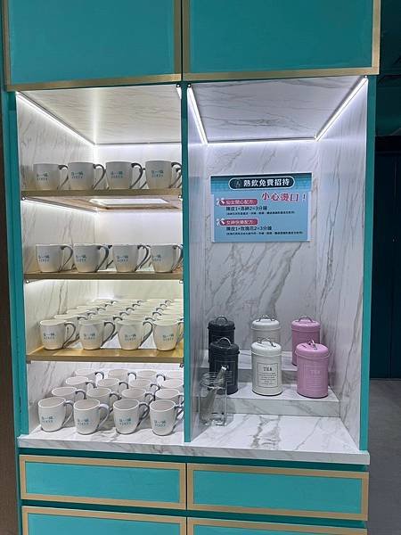 [西門酸菜魚推薦]打造Tiffany藍的用餐空間，主打時尚的
