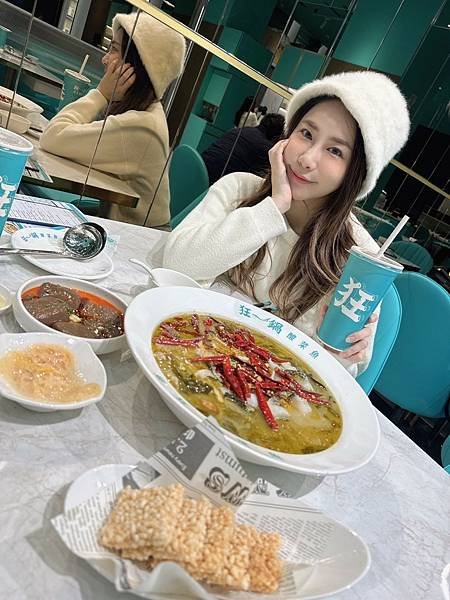 [西門酸菜魚推薦]打造Tiffany藍的用餐空間，主打時尚的