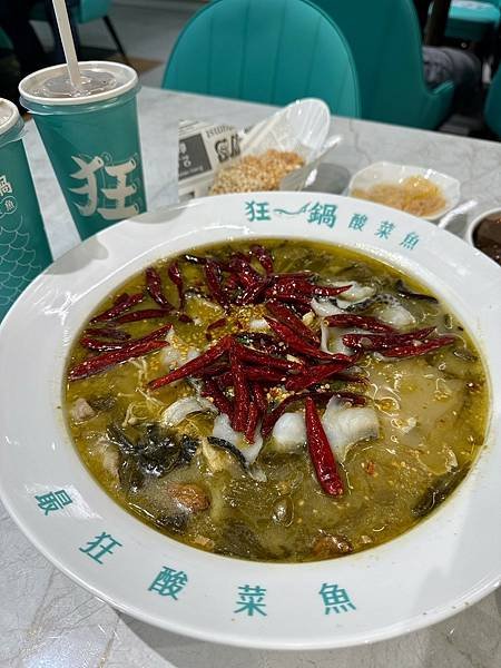 [西門酸菜魚推薦]打造Tiffany藍的用餐空間，主打時尚的