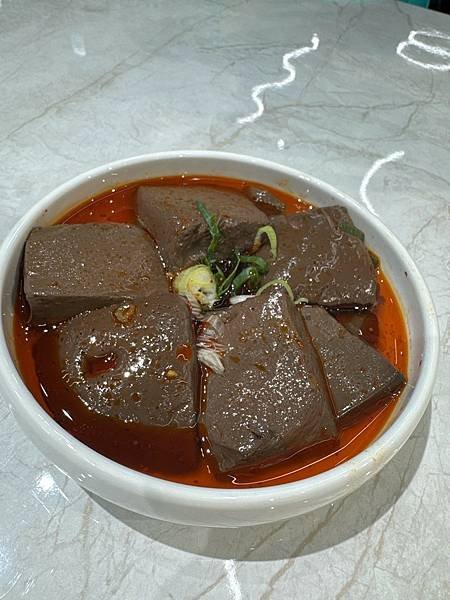 [西門酸菜魚推薦]打造Tiffany藍的用餐空間，主打時尚的