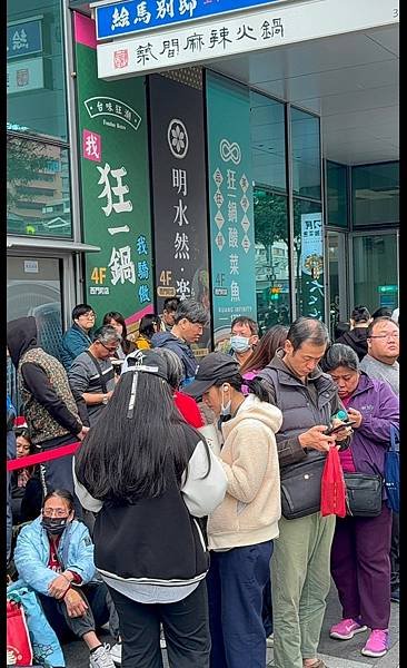 [西門酸菜魚推薦]打造Tiffany藍的用餐空間，主打時尚的