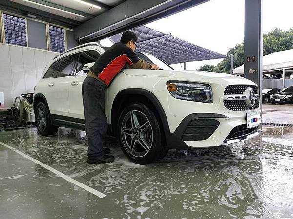 車輛清潔：  我們夢工場汽車擁有自己的汽車美容設備像是高壓水槍、泡沫機、多種清潔噴劑、吸塵器 ，每一台車輛保養後都會提供洗車服務 。