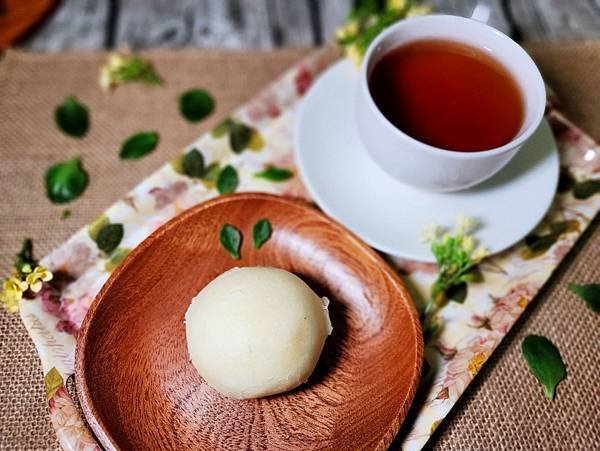 台中伴手禮  年節禮盒推薦 宝泉百年餅舖  小月餅 二代蛋黃