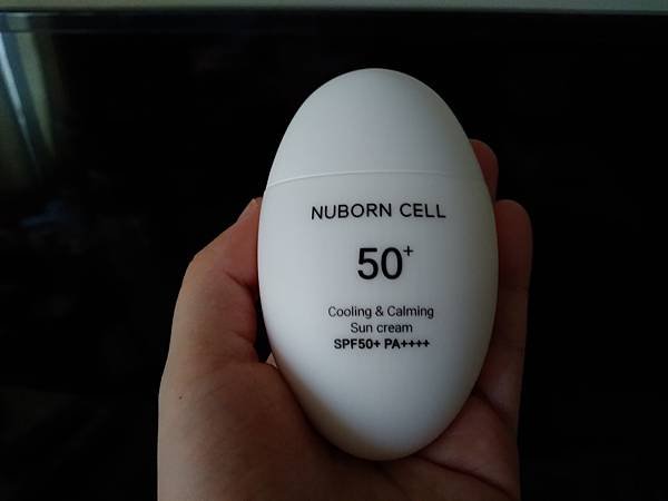 輕盈清爽不黏膩防護_無懼紫外線全天防護_【Nuborn Cell 全日白防曬乳】試用心得推薦_蛋形有型.jpg