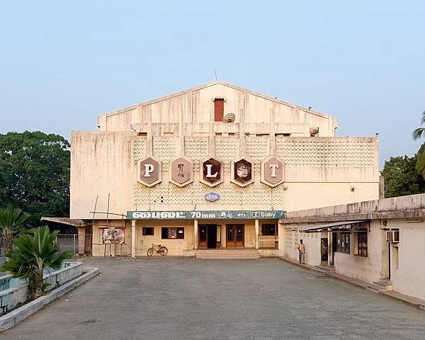 來欣賞一下生為世界電影產量之冠的印度的電影院!! - MOVIE THEATRES IN SOUTH INDIA BY STEFANIE ZOCHE