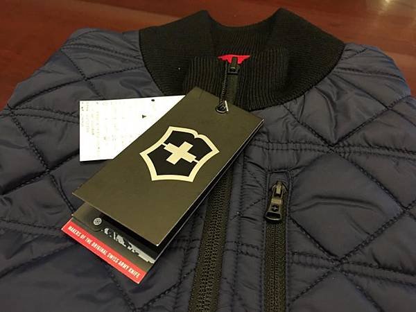 1017a《德奧》VICTORINOX 休閒服 (2).JPG