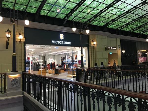 1018a《澳門》VICTORINOX 休閒衫 (8).JPG