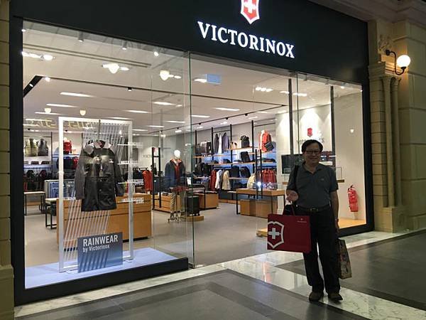 1018a《澳門》VICTORINOX 休閒衫 (15).JPG