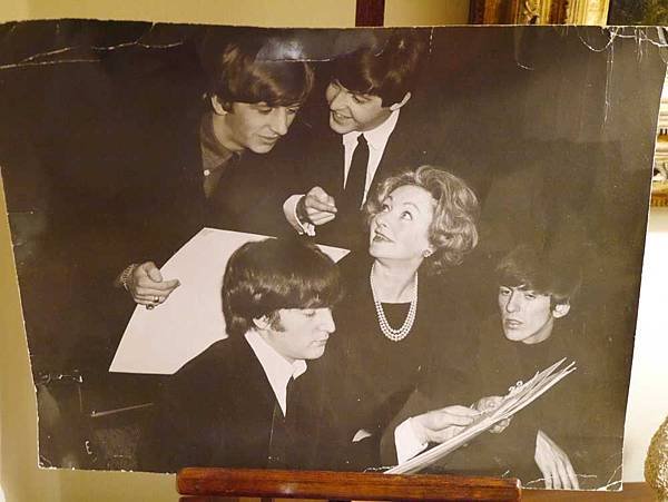 Julie Harris 曾任披頭士(Beatles)造型師  (翻攝 方水享)