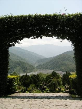 從蔣公行館門口拍出去