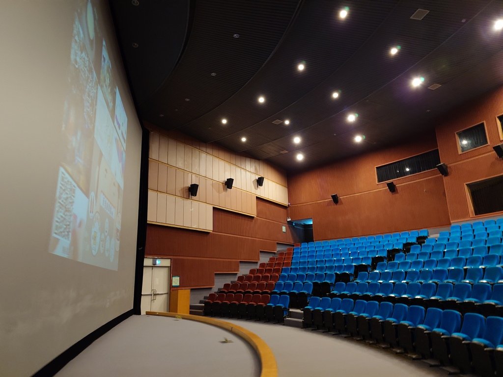 【生活】因為建安沒去過所以我和它扣帶他去科博館看立體劇場與太