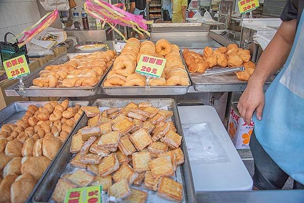 新北一日遊八里老街美食推薦2.jpg