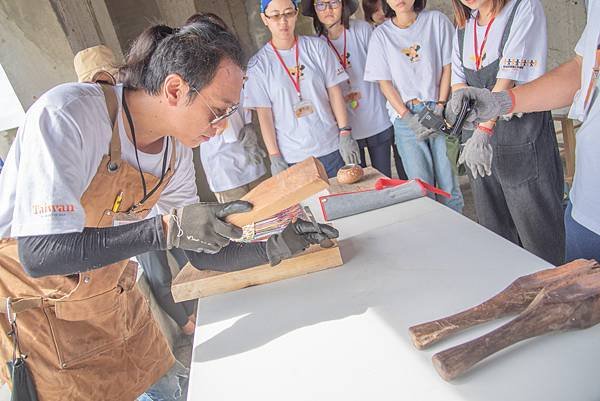 台東長濱三間屋實驗聚落查勞藝術家.jpg