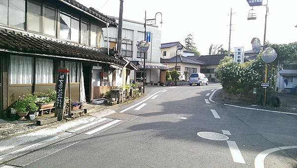 這邊右轉去tientien