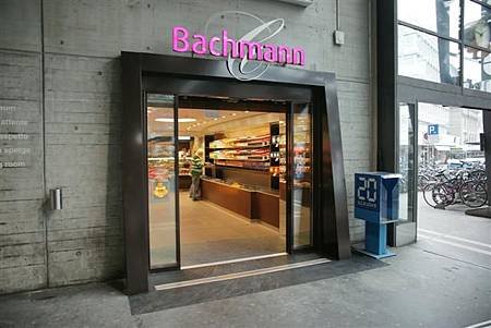http://www.confiserie.ch/content/filialen/gleis3.asp?Path=3;48