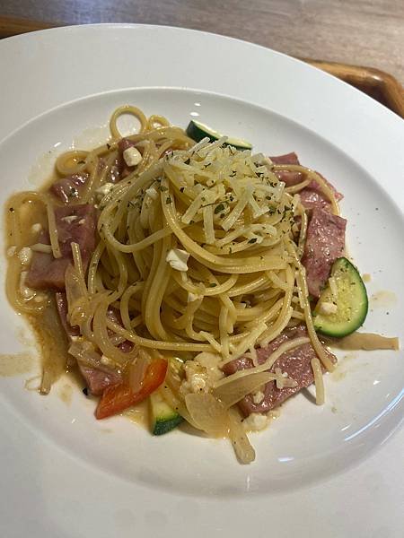 【貓咖】高雄找一個家！義大利麵、燉飯、輕食、甜點