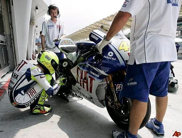 rossi-squat.jpg