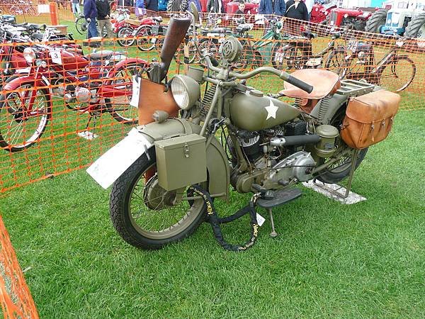 1942_Indian_Scout_500cc_v_twin_2.jpg