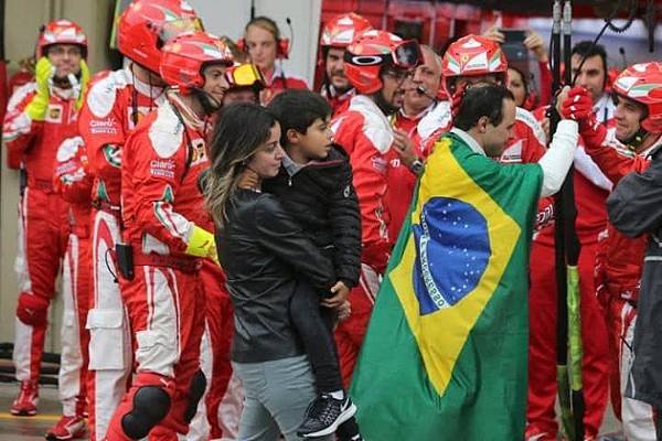 113614420_Formula_One_-_F1_-_Brazilian_Grand_Prix_-_Circuit_of_Interlagos_Sao_Paulo_Brazil_-_13-11-2-large_trans++qVzuuqpFlyLIwiB6NTmJwfSVWeZ_vEN7c6bHu2jJnT8.jpg