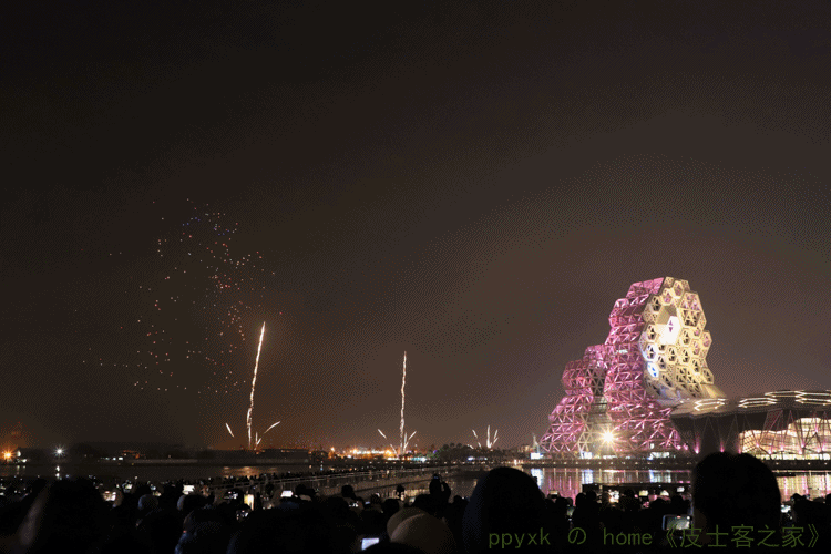 2022愛河灣燈會-煙火1.gif