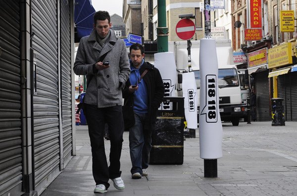 Texting While Walking Endanger