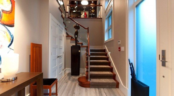 penthouse-foyer-600x330.jpg