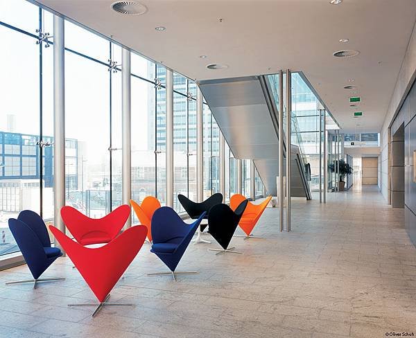 Vitra-Heart-Cone-Chair04.jpg
