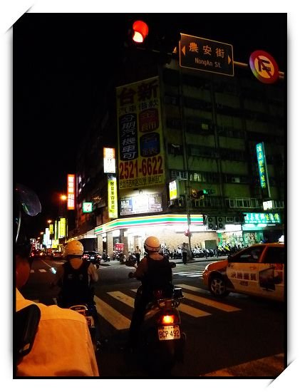 超線的警察.jpg