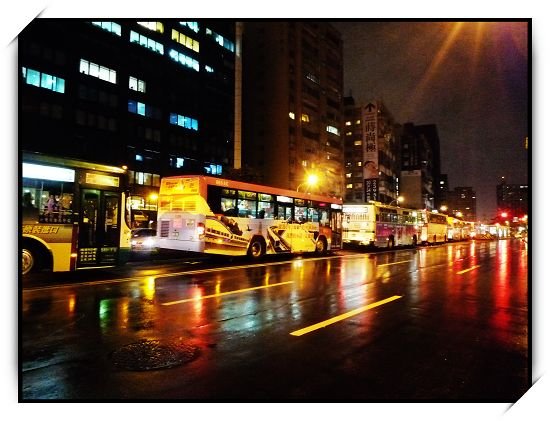 莫拉克颱風的塞車夜晚.jpg