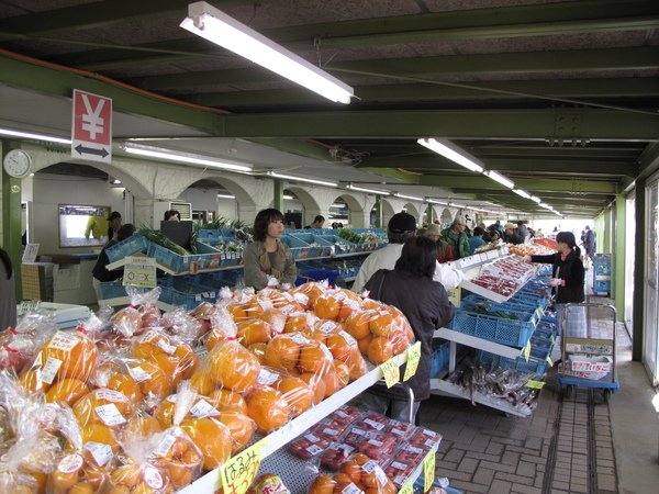 Market on the way to Okayama.JPG