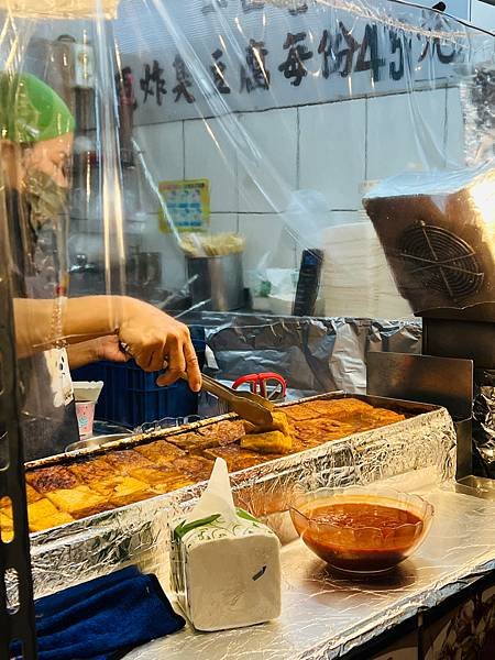 瑞芳一日遊：猴硐、茶壺山、九份老街。隨意走隨意吃吃喝喝