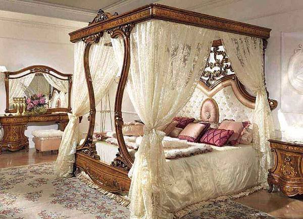 Four-Poster Beds For A Luxury Bedroom.jpg