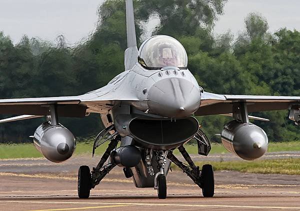 F-16-0001.jpg