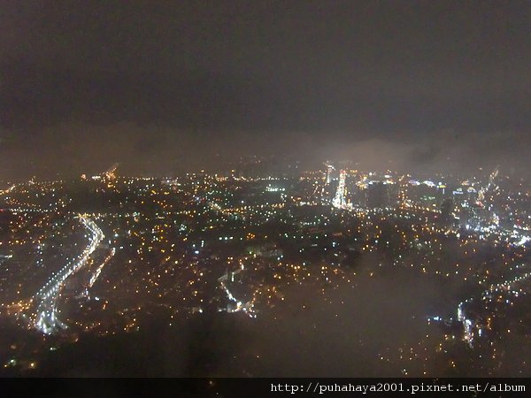 首爾塔頂端向外看的夜景