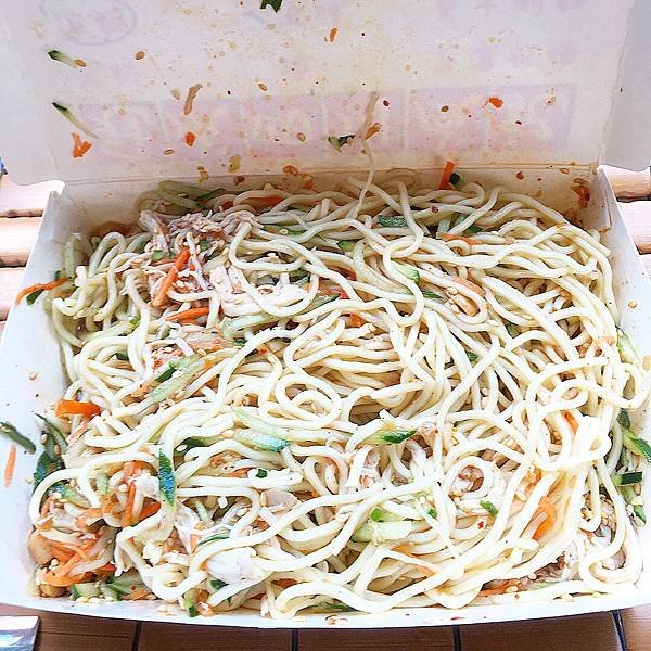 高雄市前鎮區公正路冠成四川成記，這麼熱～就是哈這一味～