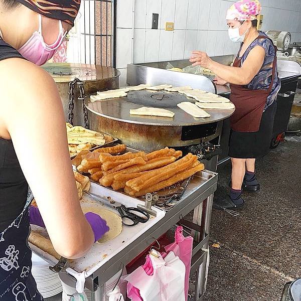 高雄市苓雅區四維二路老莊豆漿~除了燒餅還愛烙蛋餅~