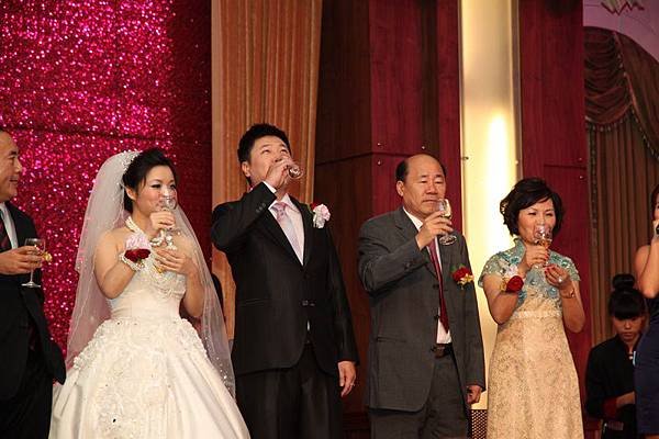 10一起敬酒.JPG