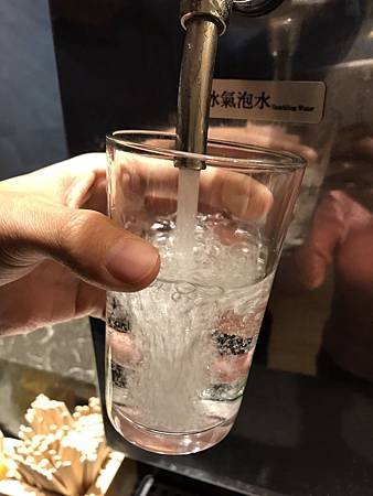 漢來海港餐廳氣泡水讚啦