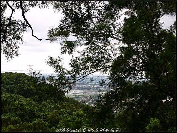 遠眺山腳的景色