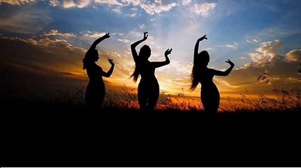 female-silhouettes-doing-yoga-steppe-260nw-1089999842.jpg