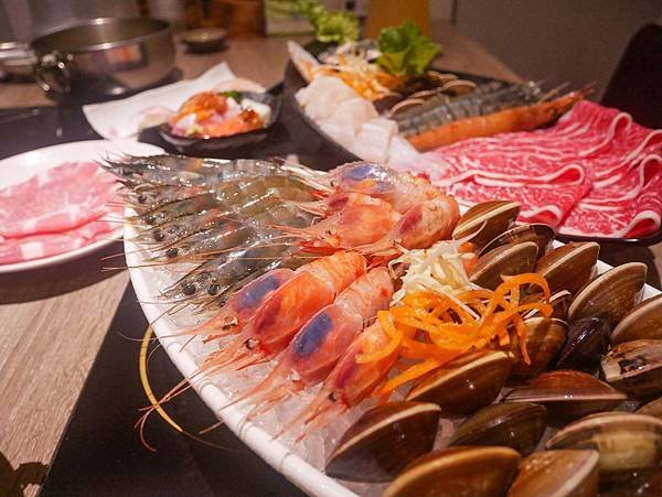 《美食》 生魚片丼火鍋一次滿足．土狗樂市 樂涮海鮮火鍋（內有