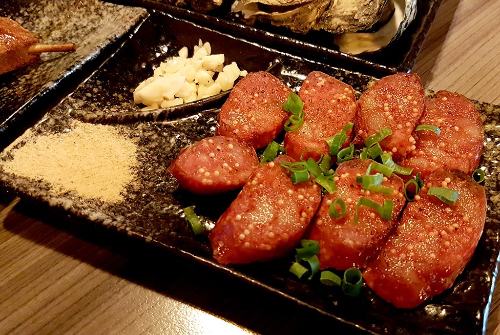 13飛魚卵香腸.jpg - 竹南海映海鮮居酒屋