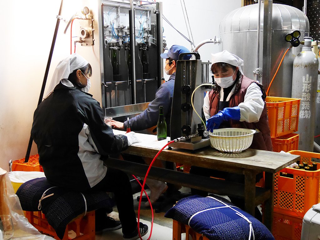 10氣泡酒裝填.jpg - 山形縣月山山麓酒廠(虎屋西川工場)