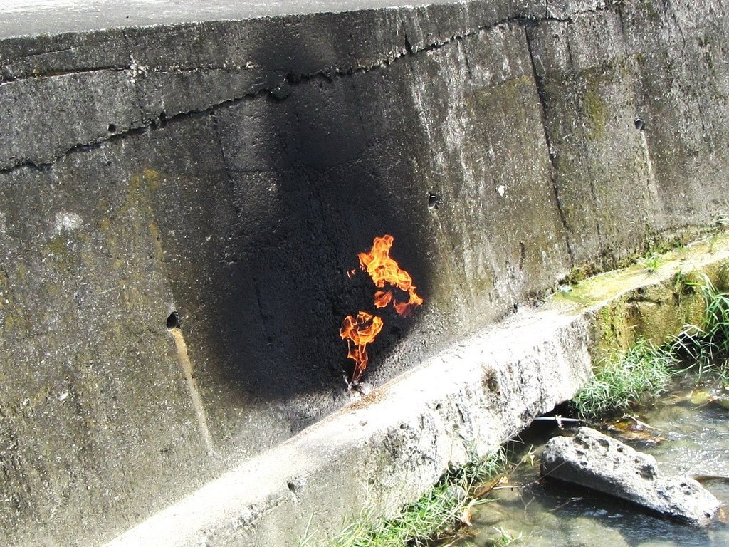 圖片3：大坵園出火仔的不同角度瓦斯噴燒樣貌（游永福，2019）.jpg