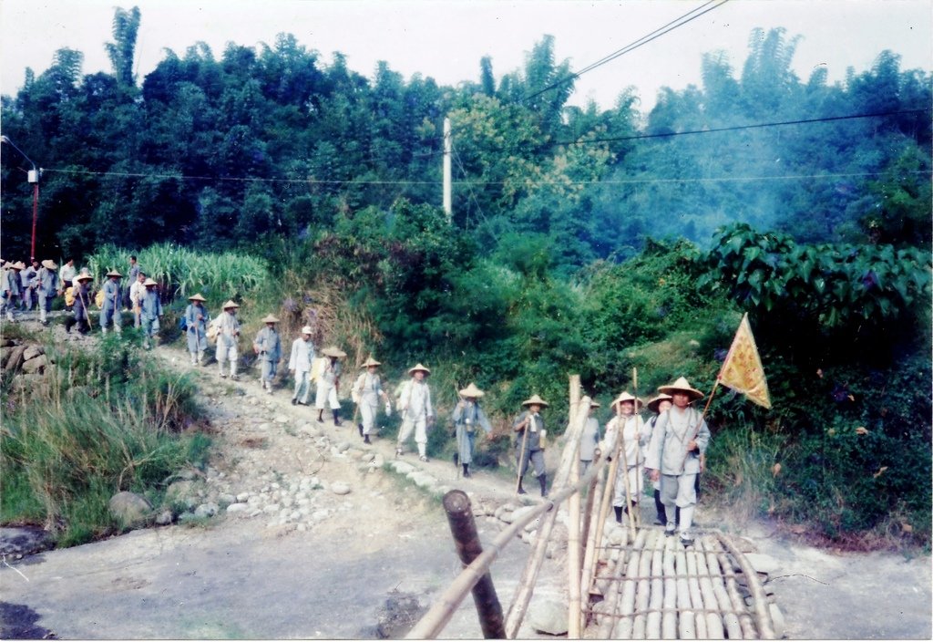 照片1：民國六十五年龍鳳寺竹便橋（龍鳳寺提供，2020，游永福掃描）.jpg