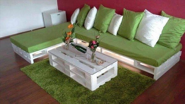 pallet-sofa-with-lights.jpg