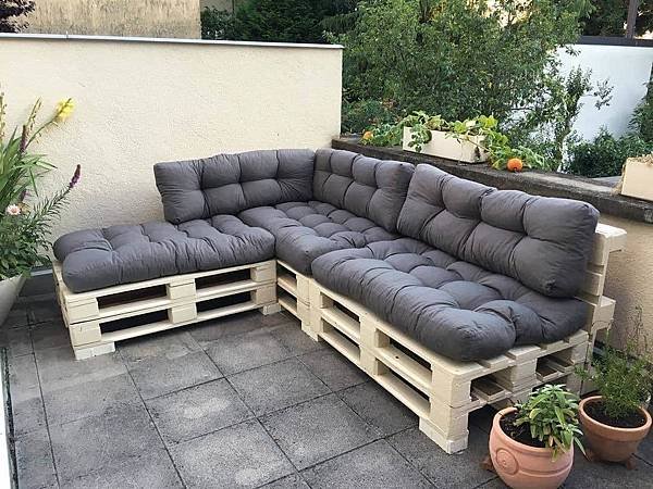 Pallet-Sofa-Ideas-3.jpg