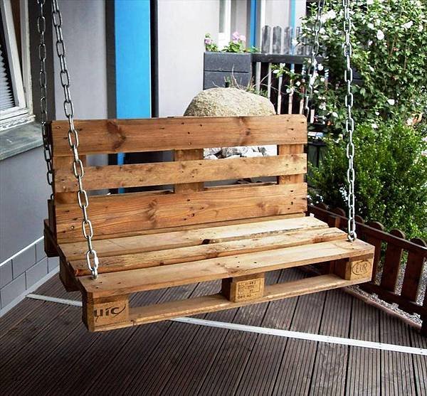 e61954550034dc56f5f876b56b3b730d--hanging-pallet-swing-diy-porch-swing-pallet.jpg