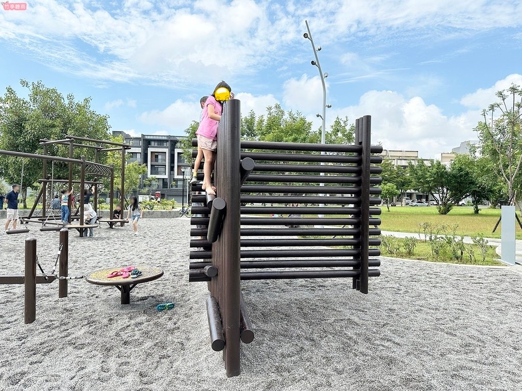 【新竹親子公園】湖口公五特色公園 全台首座裝甲戰車造型遊戲場