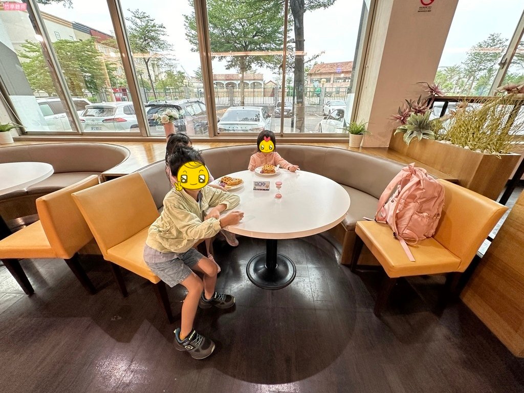 【高雄親子住宿推薦】華園親子飯店 草衙館，捷運親子房